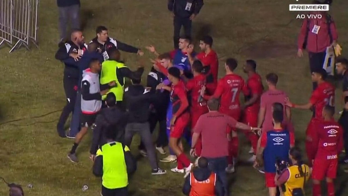 Segurança do Vasco se envolve em briga com jogadores do Athletico-PR Segurança do Vasco se envolve em briga com jogadores do Athletico-PR