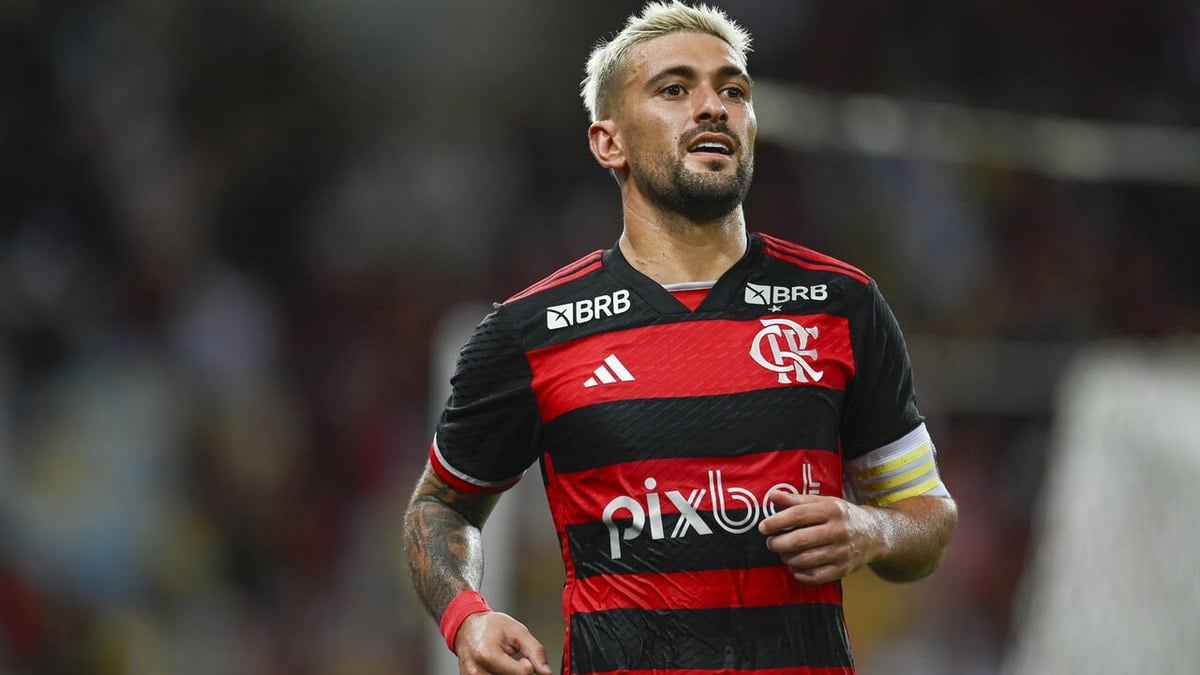 Arrascaeta sente desconforto e vira preocupação no Flamengo Arrascaeta sente desconforto e vira preocupação no Flamengo