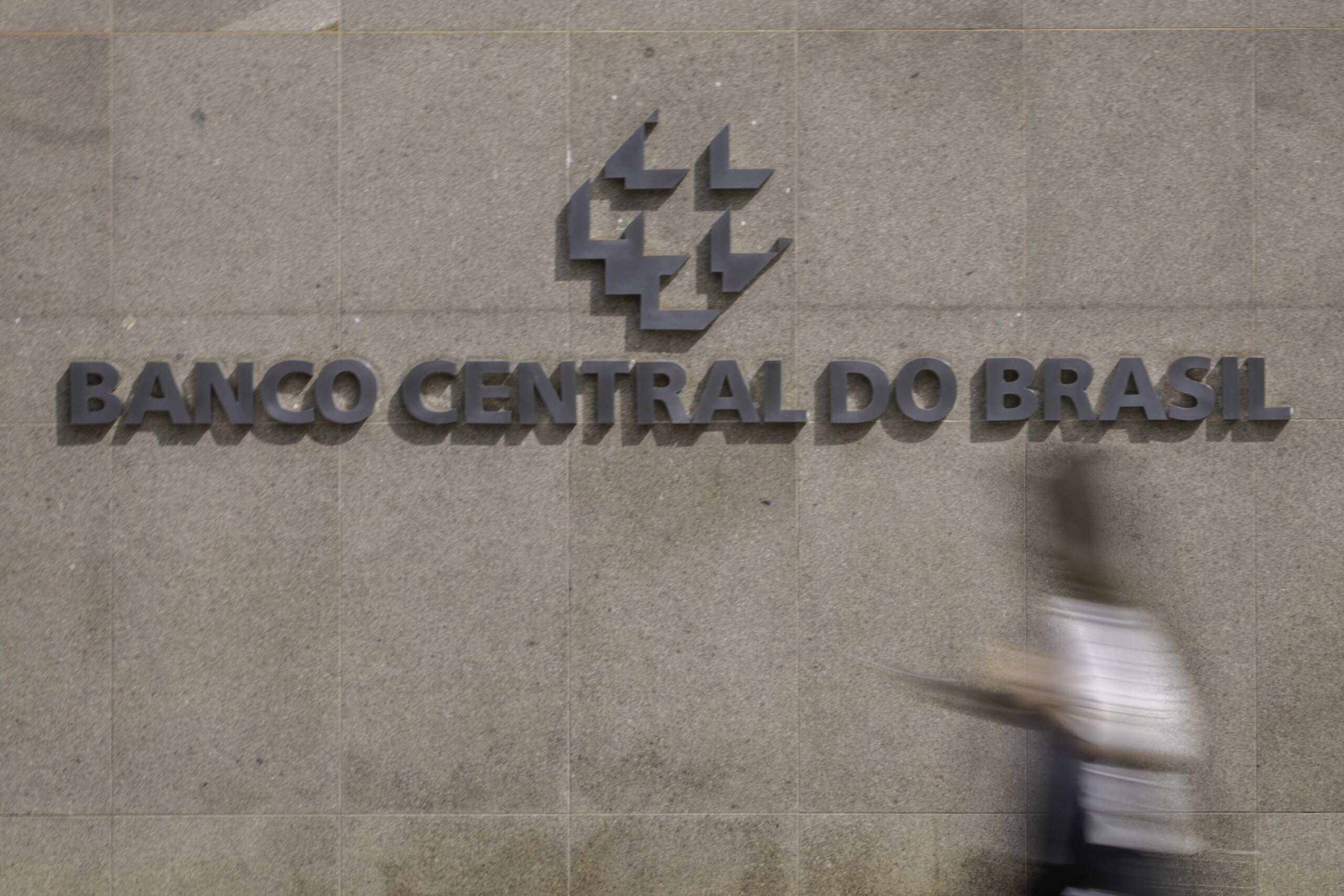 Juros ainda mais altos vão encarecer crédito, afirma economista à CNN Juros ainda mais altos vão encarecer crédito, afirma economista à CNN