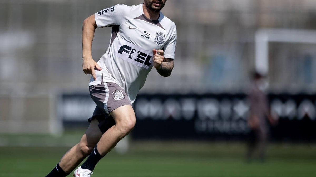 Com desfalques, Corinthians deve ter três zagueiros diante do Fluminense Com desfalques, Corinthians deve ter três zagueiros diante do Fluminense