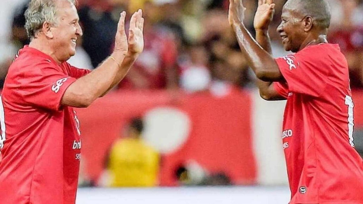 Zico faz agradecimento em despedida a Adílio: ‘Vá em paz, meu amigo’ Zico faz agradecimento em despedida a Adílio: ‘Vá em paz, meu amigo’