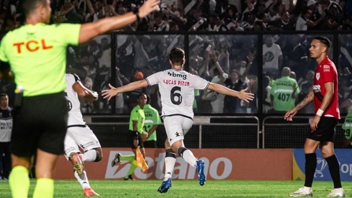 Piton treina e pode ‘reforçar’ o Vasco contra o Criciúma Piton treina e pode ‘reforçar’ o Vasco contra o Criciúma