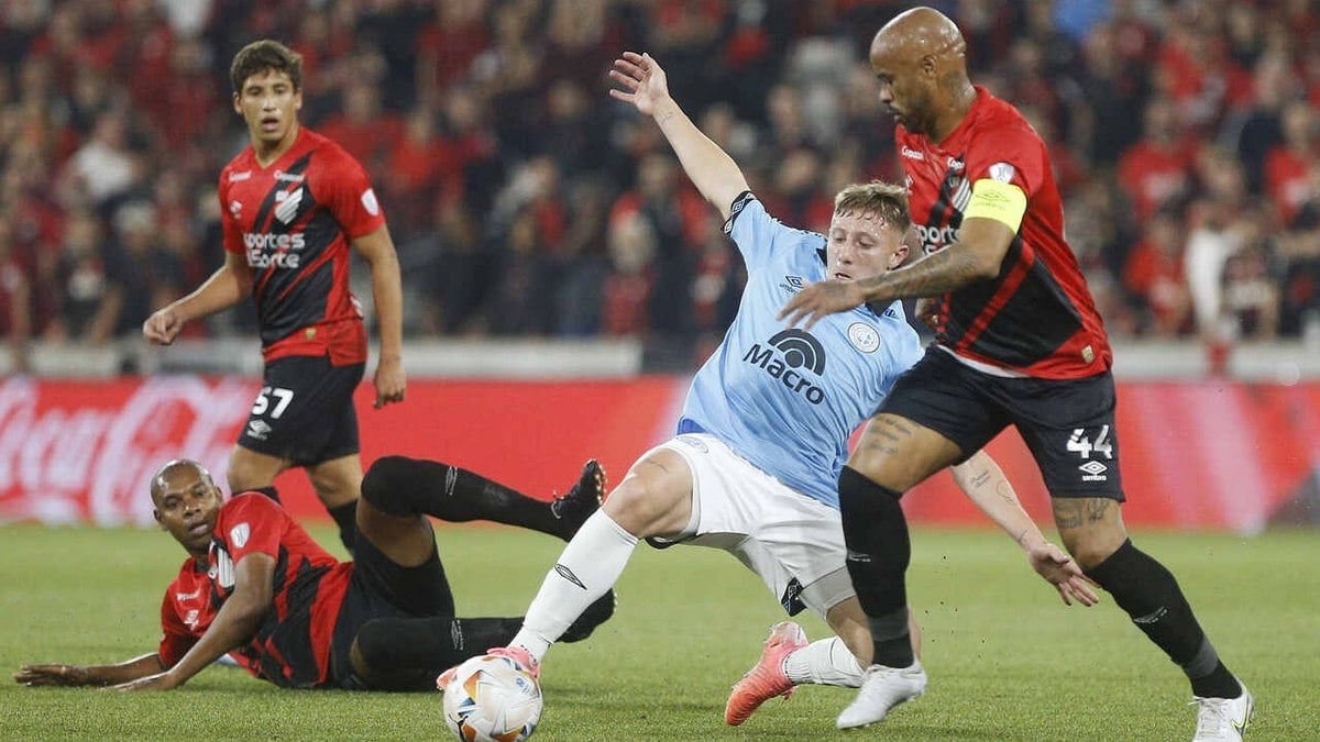 Athletico supera gol relâmpago, vira sobre o Belgrano e abre vantagem na Sula Athletico supera gol relâmpago, vira sobre o Belgrano e abre vantagem na Sula