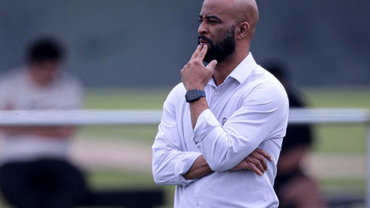 Corinthians segue no mercado, mas muda estratégia por contratações Corinthians segue no mercado, mas muda estratégia por contratações