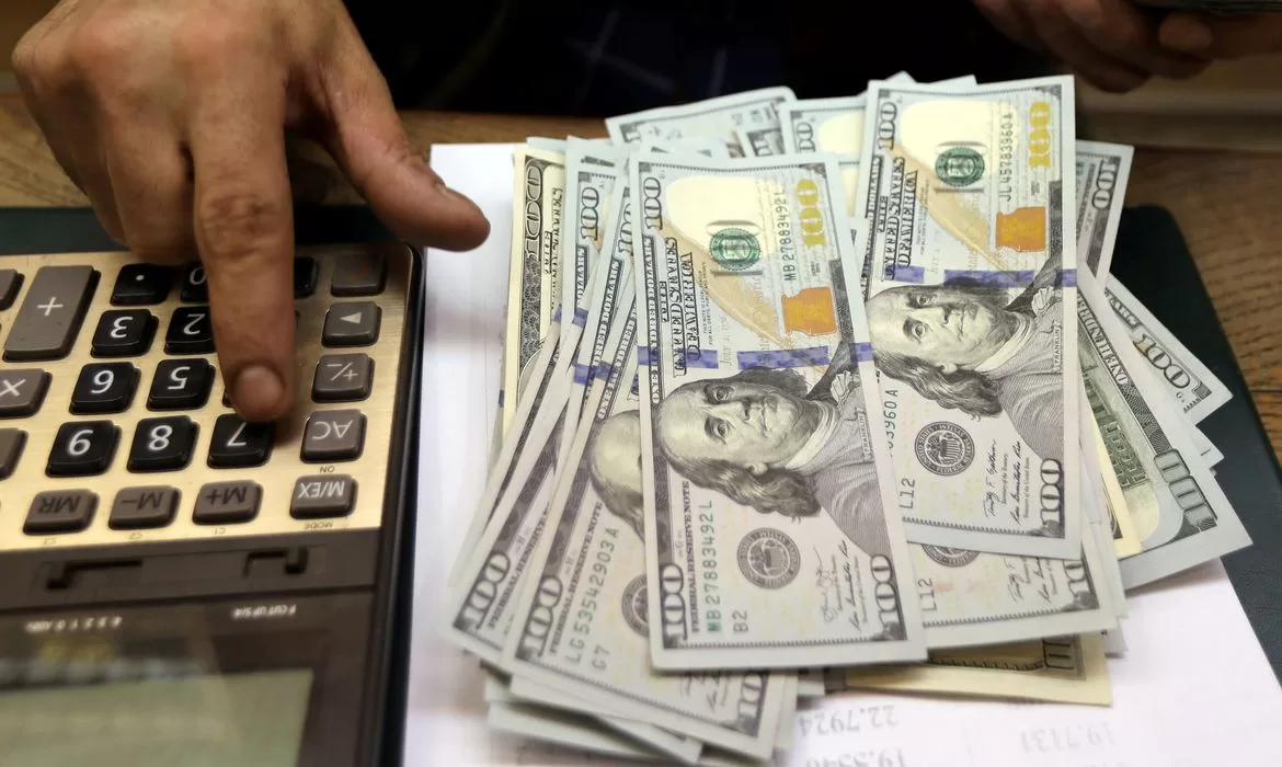 Dólar cai 1% e se aproxima de R$ 5,40 em meio a fraqueza global da moeda – ac24horas.com Dólar cai 1% e se aproxima de R$ 5,40 em meio a fraqueza global da moeda – ac24horas.com