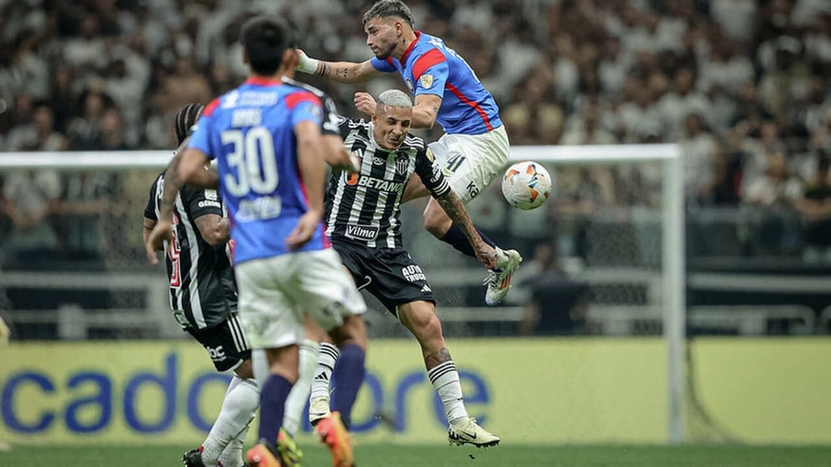 Atlético-MG x San Lorenzo é paralisado por gás de pimenta na torcida argentina Atlético-MG x San Lorenzo é paralisado por gás de pimenta na torcida argentina
