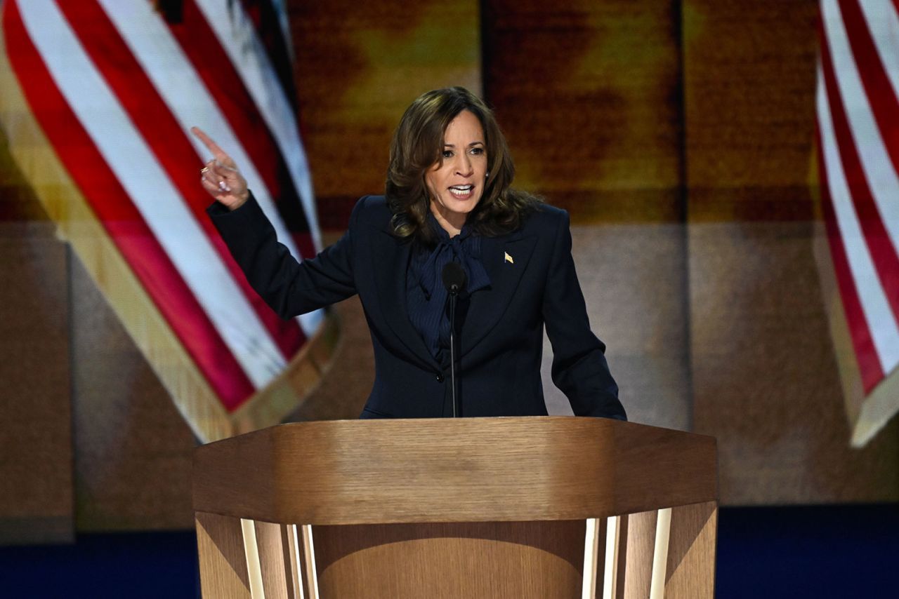 Kamala diz que Trump levou “multidão armada“ para ataque ao Capitólio dos EUA Kamala diz que Trump levou “multidão armada“ para ataque ao Capitólio dos EUA