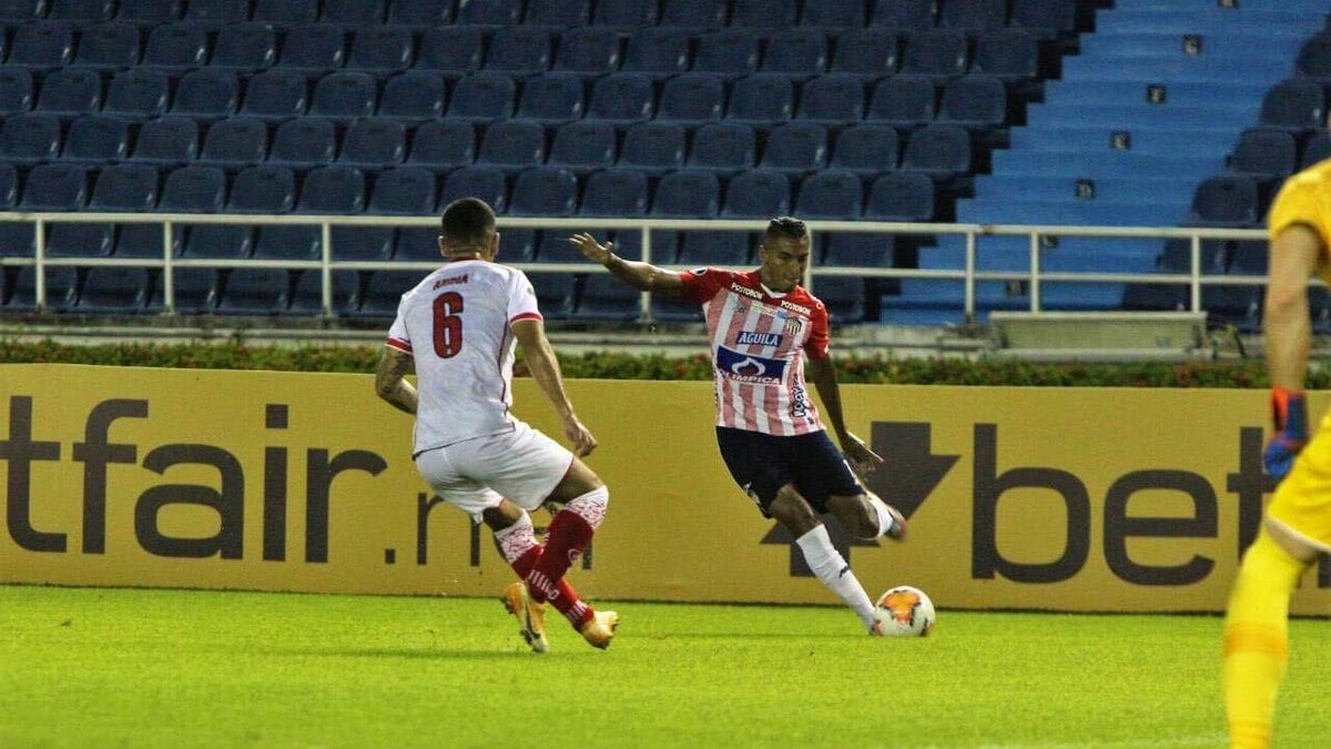 Presidente do Fluminense abre o jogo sobre negociação por lateral-esquerdo Presidente do Fluminense abre o jogo sobre negociação por lateral-esquerdo