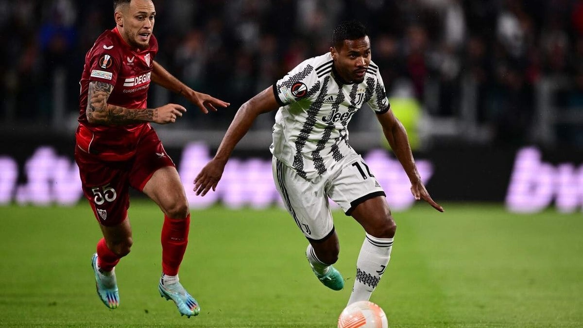 Flamengo oferece contrato até dezembro de 2026 a Alex Sandro Flamengo oferece contrato até dezembro de 2026 a Alex Sandro