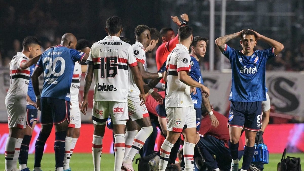 ‘Sedado e em ventilação mecânica’ ‘Sedado e em ventilação mecânica’
