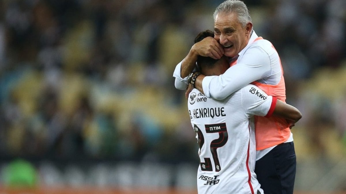 Tite fala sobre sua arritmia e elogia o desempenho: “A equipe jogou muito”