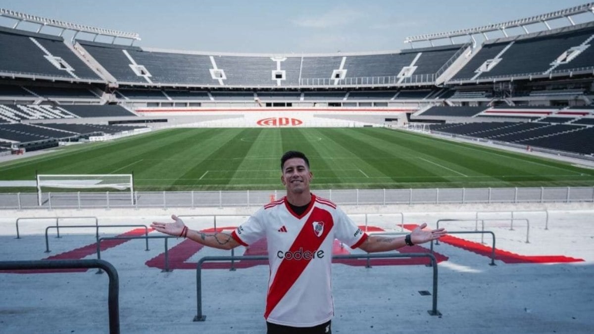 Maxi Meza é anunciado como mais um reforço do River Plate Maxi Meza é anunciado como mais um reforço do River Plate