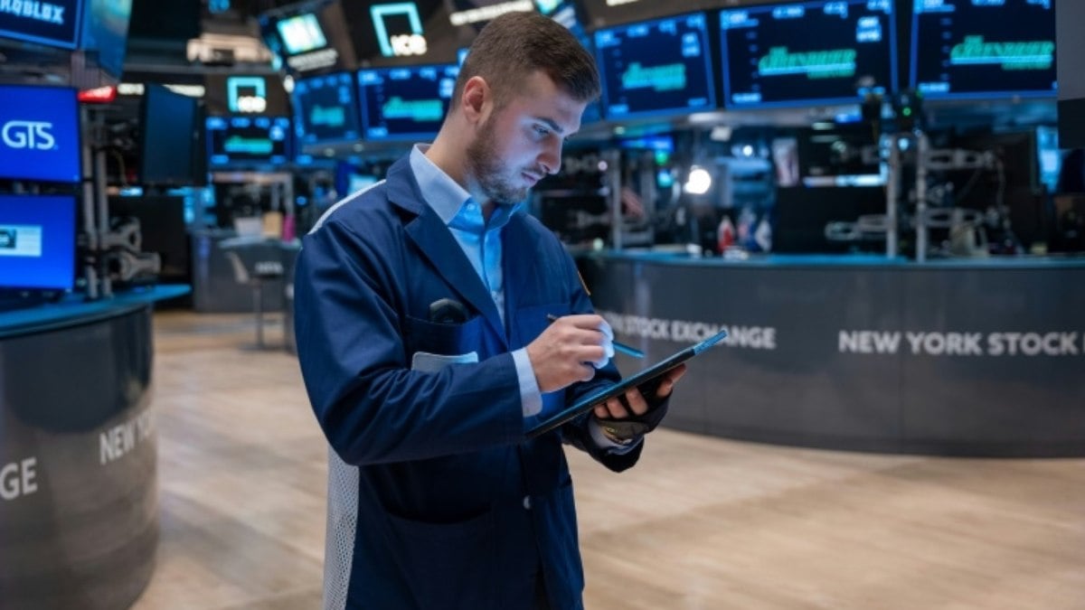 Wall Street fecha semana agitada em leve alta Wall Street fecha semana agitada em leve alta