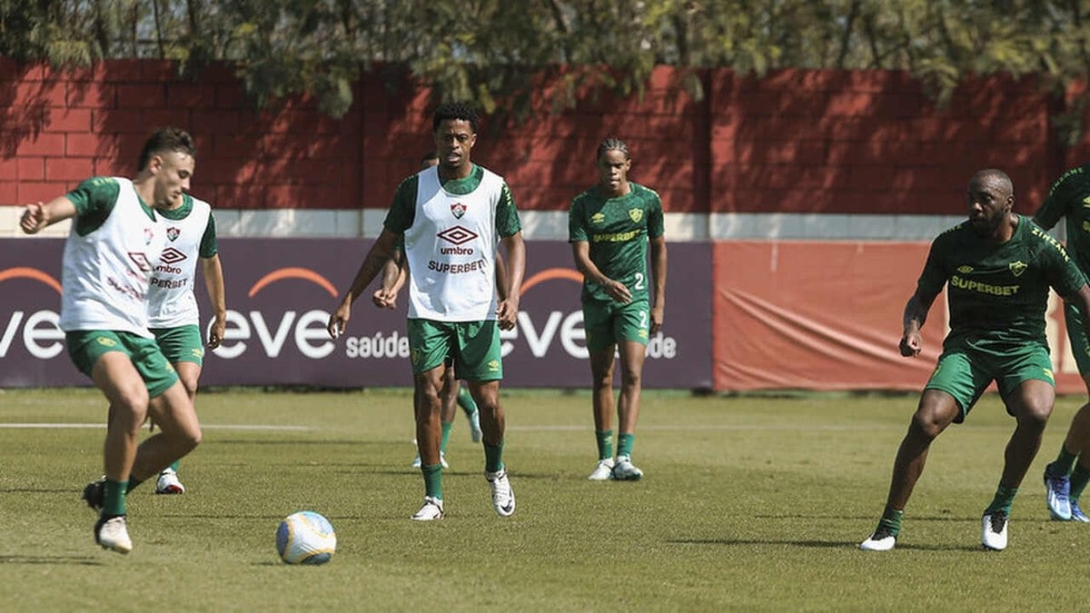 Keno volta a treinar com bola e pode virar opção no Fluminense Keno volta a treinar com bola e pode virar opção no Fluminense
