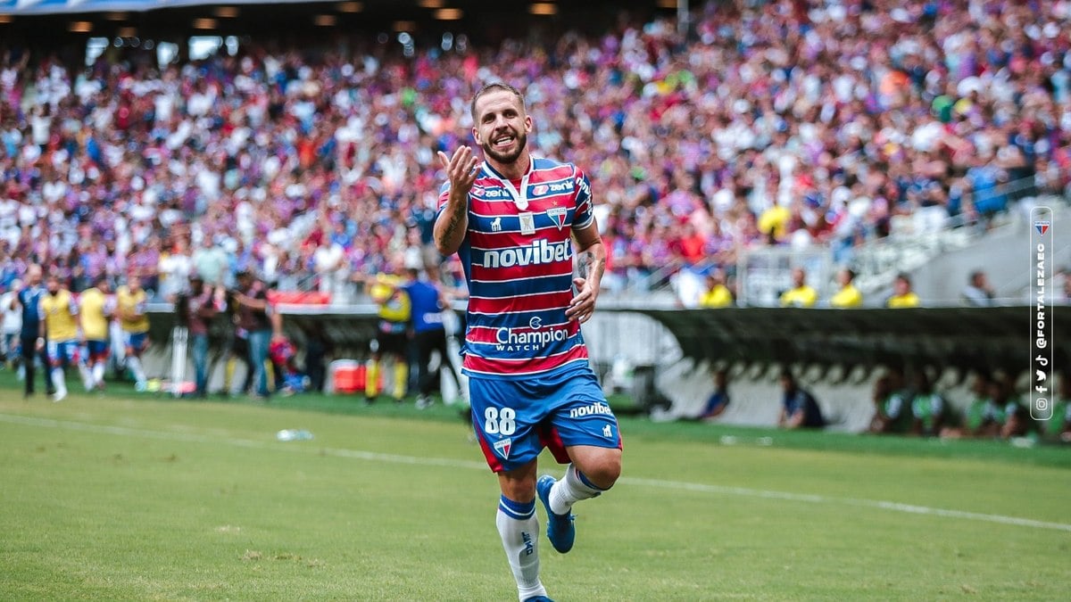 Lucas Sasha avalia momento e projeta duelo contra o Corinthians Lucas Sasha avalia momento e projeta duelo contra o Corinthians
