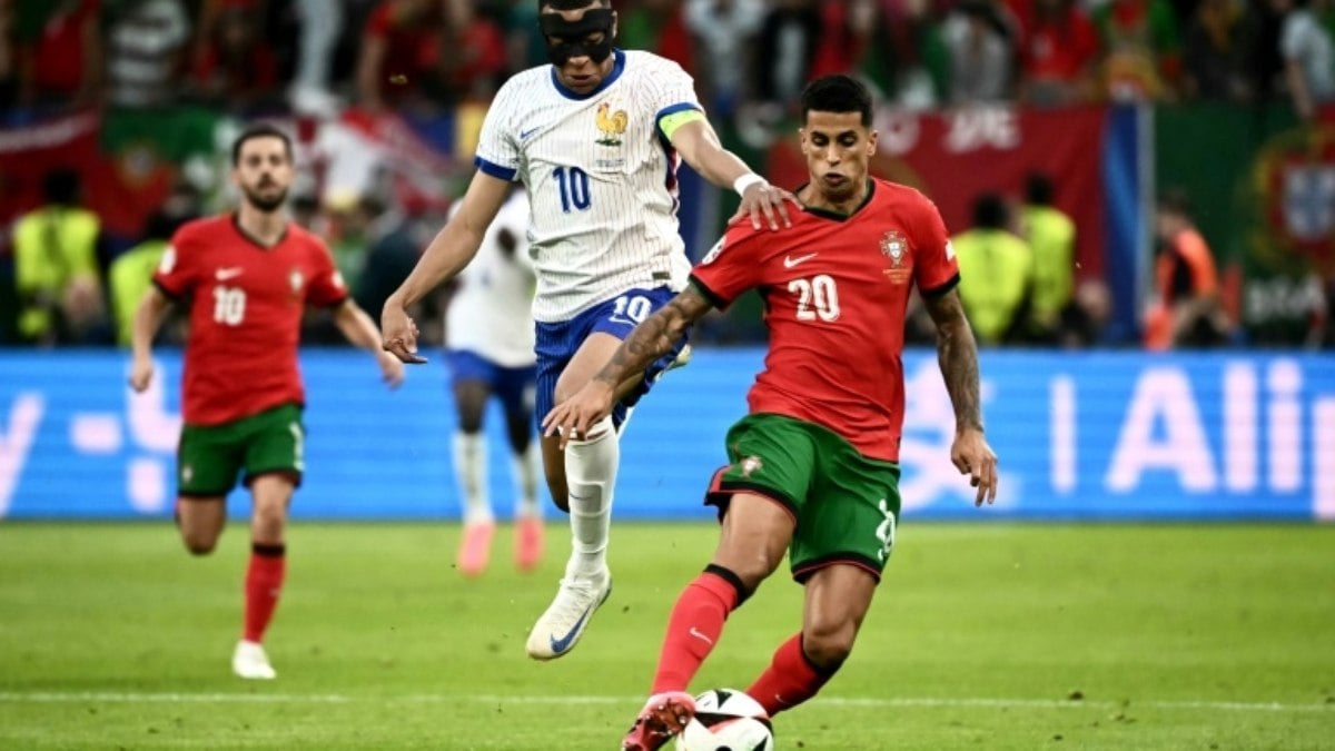 João Cancelo assina com saudita Al-Hilal, time de Neymar João Cancelo assina com saudita Al-Hilal, time de Neymar