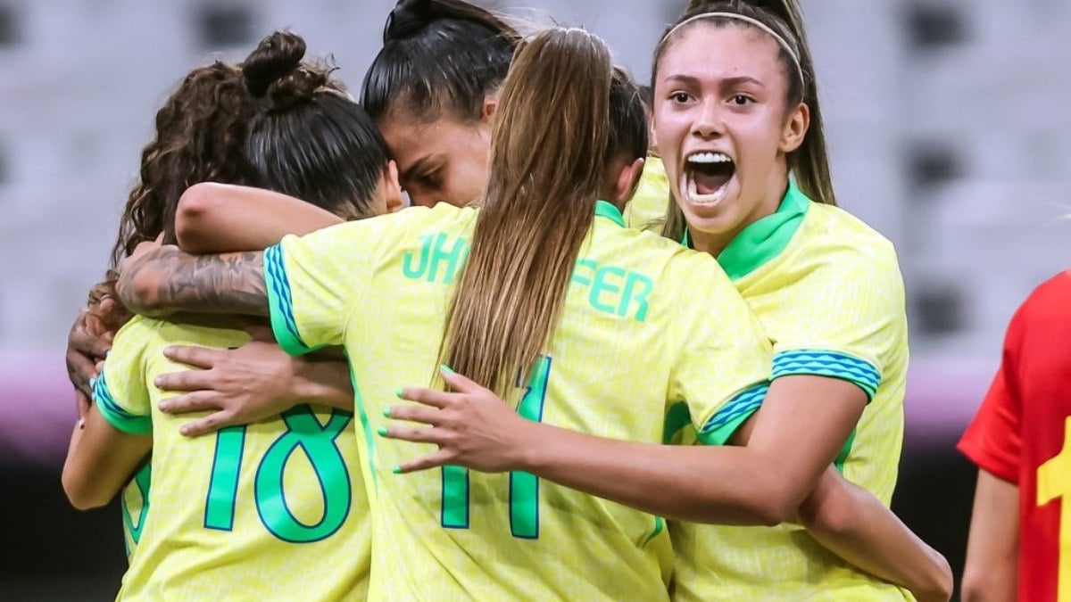 Futebol feminino tem atuação de gala e volta à final olímpica após 16 anos Futebol feminino tem atuação de gala e volta à final olímpica após 16 anos