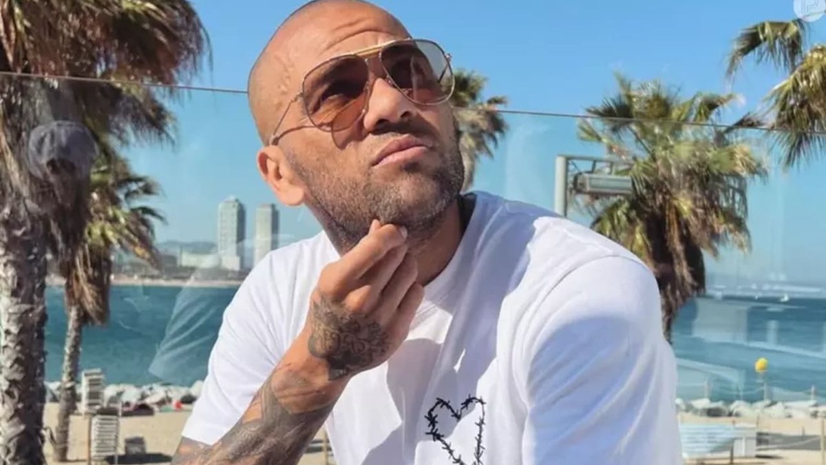 Neto detona passagem de Daniel Alves pelo São Paulo