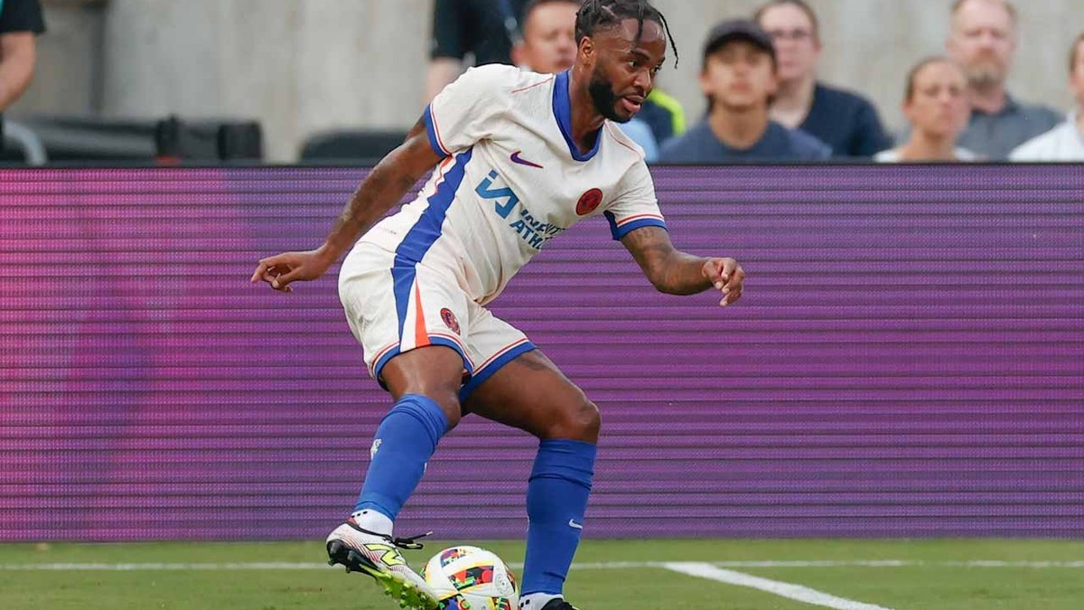 Sterling surpreende e aceita proposta para jogar pelo Arsenal Sterling surpreende e aceita proposta para jogar pelo Arsenal