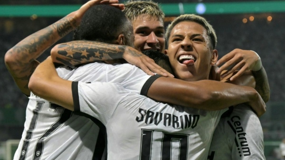 Botafogo empata com Palmeiras (2-2) e avança às quartas da Libertadores Botafogo empata com Palmeiras (2-2) e avança às quartas da Libertadores