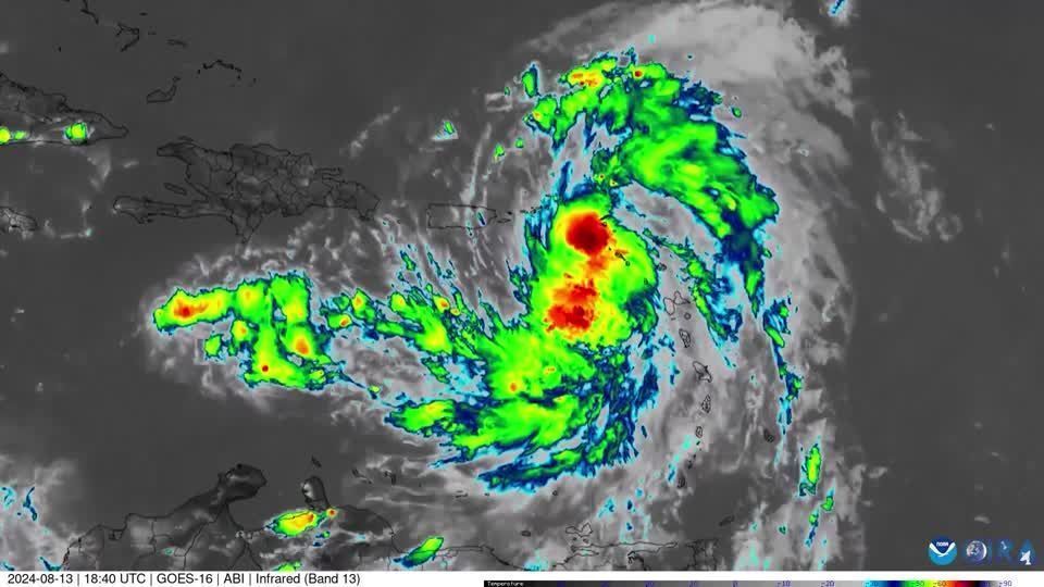 Imagens de satélite mostram tempestade Ernesto atravessando o Caribe Imagens de satélite mostram tempestade Ernesto atravessando o Caribe