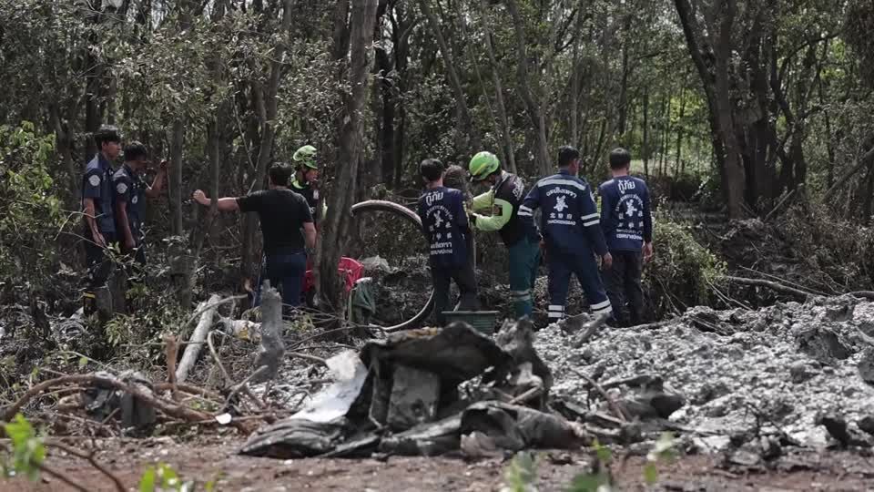 Queda de avião na Tailândia mata nove pessoas, entre turistas e pilotos, diz governador Queda de avião na Tailândia mata nove pessoas, entre turistas e pilotos, diz governador