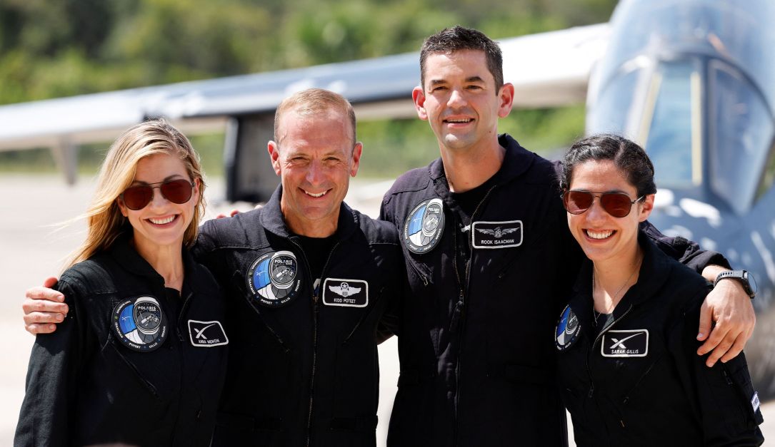 Missão tripulada da SpaceX é adiada após equipamento vazar Missão tripulada da SpaceX é adiada após equipamento vazar