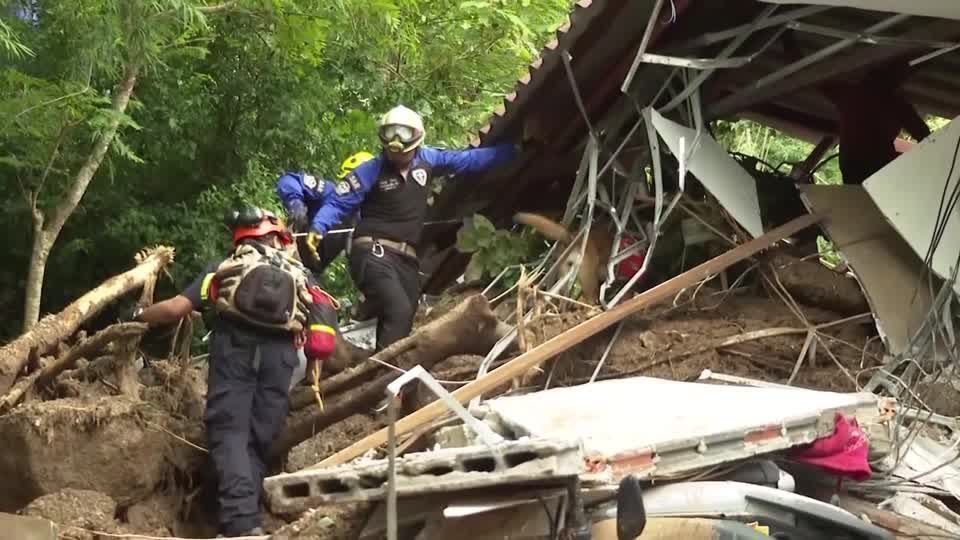 Deslizamento de terra mata 13 pessoas no sul da Tailândia Deslizamento de terra mata 13 pessoas no sul da Tailândia