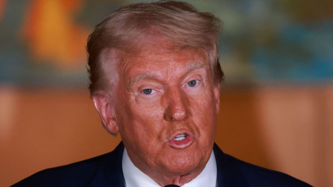 Mensagem em comício de Trump incentiva votação por correio; republicano se opôs à medida Mensagem em comício de Trump incentiva votação por correio; republicano se opôs à medida