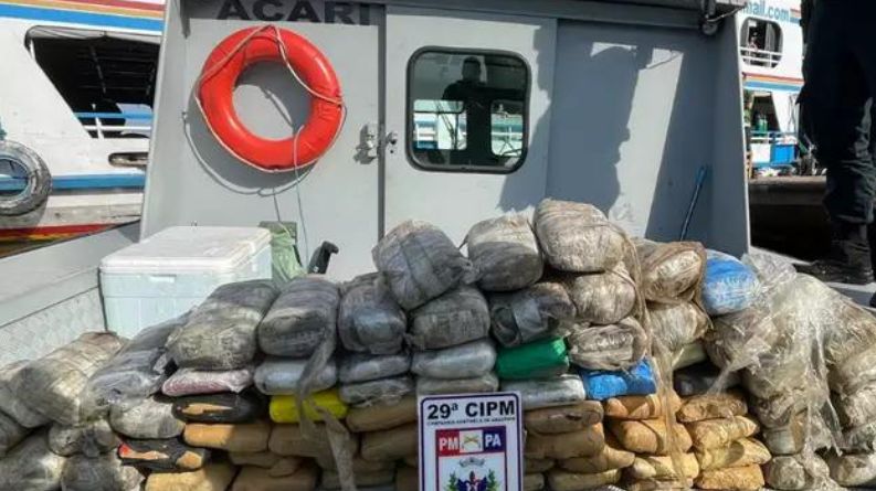 Dois suspeitos são presos e 87 kg de skunk apreendidos em Óbidos Dois suspeitos são presos e 87 kg de skunk apreendidos em Óbidos