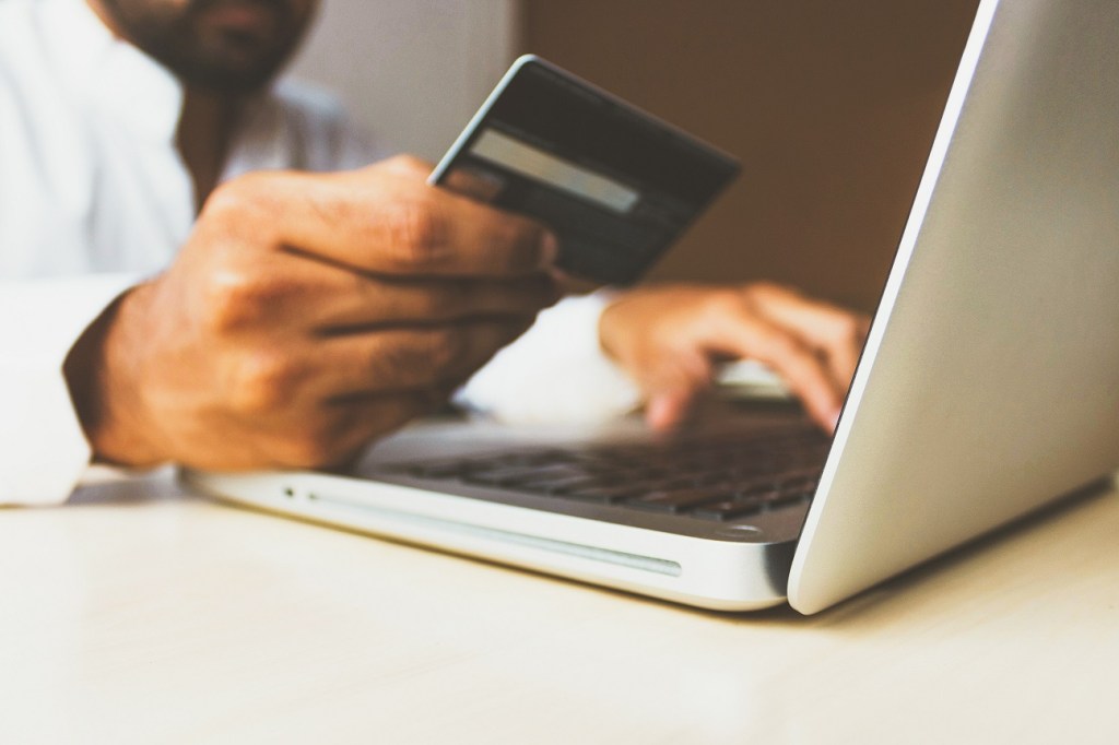 Shopee, Shein e AliExpress: 7 em cada 10 brasileiros compram em sites internacionais, diz estudo Shopee, Shein e AliExpress: 7 em cada 10 brasileiros compram em sites internacionais, diz estudo
