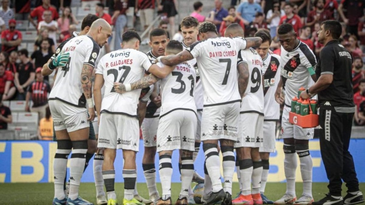 Buscando G-8, Vasco recebe o Athletico-PR em São Januário Buscando G-8, Vasco recebe o Athletico-PR em São Januário