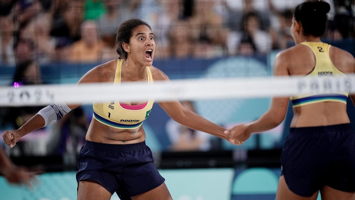 Ana Patrícia e Duda atropelam japonesas e estão nas quartas do vôlei de praia Ana Patrícia e Duda atropelam japonesas e estão nas quartas do vôlei de praia