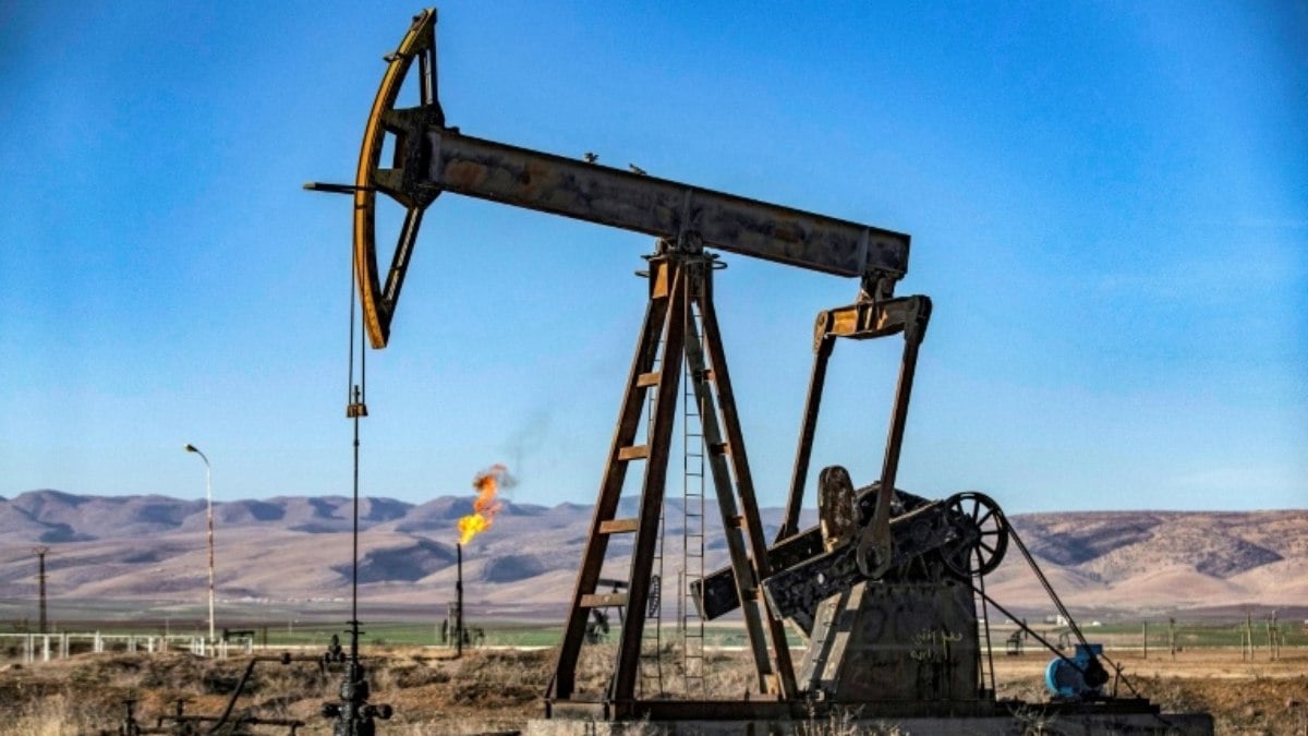 Preços do petróleo sobem devido às tensões no Oriente Médio e na Líbia Preços do petróleo sobem devido às tensões no Oriente Médio e na Líbia