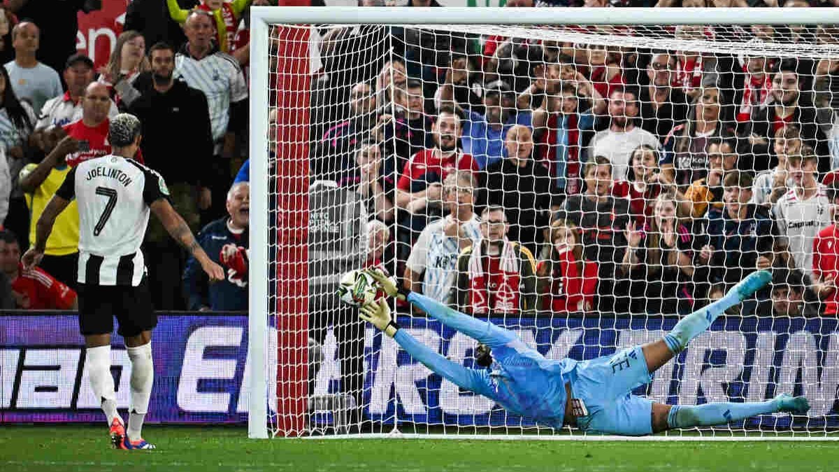 Na estreia, Carlos Miguel leva gol aos 19 segundos e faz milagres. Mas Nottingham é eliminado Na estreia, Carlos Miguel leva gol aos 19 segundos e faz milagres. Mas Nottingham é eliminado