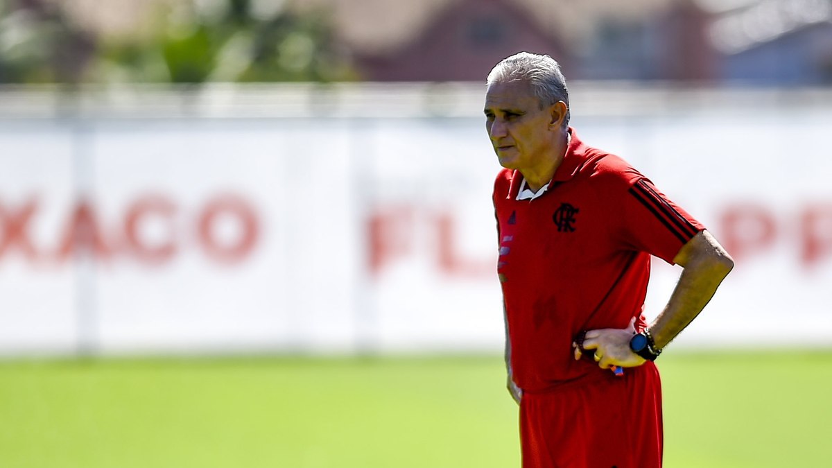 Tite passa mal após partida da Libertadores e é internado no Rio Tite passa mal após partida da Libertadores e é internado no Rio