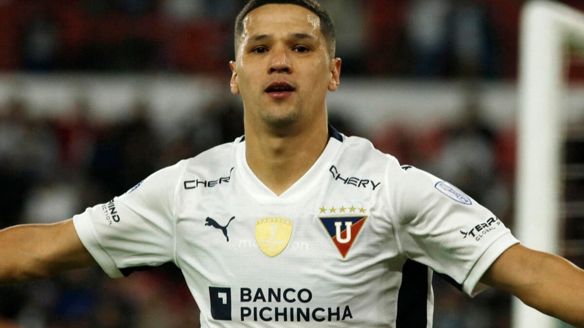 LDU recusa proposta do Corinthians por Alex Arce LDU recusa proposta do Corinthians por Alex Arce