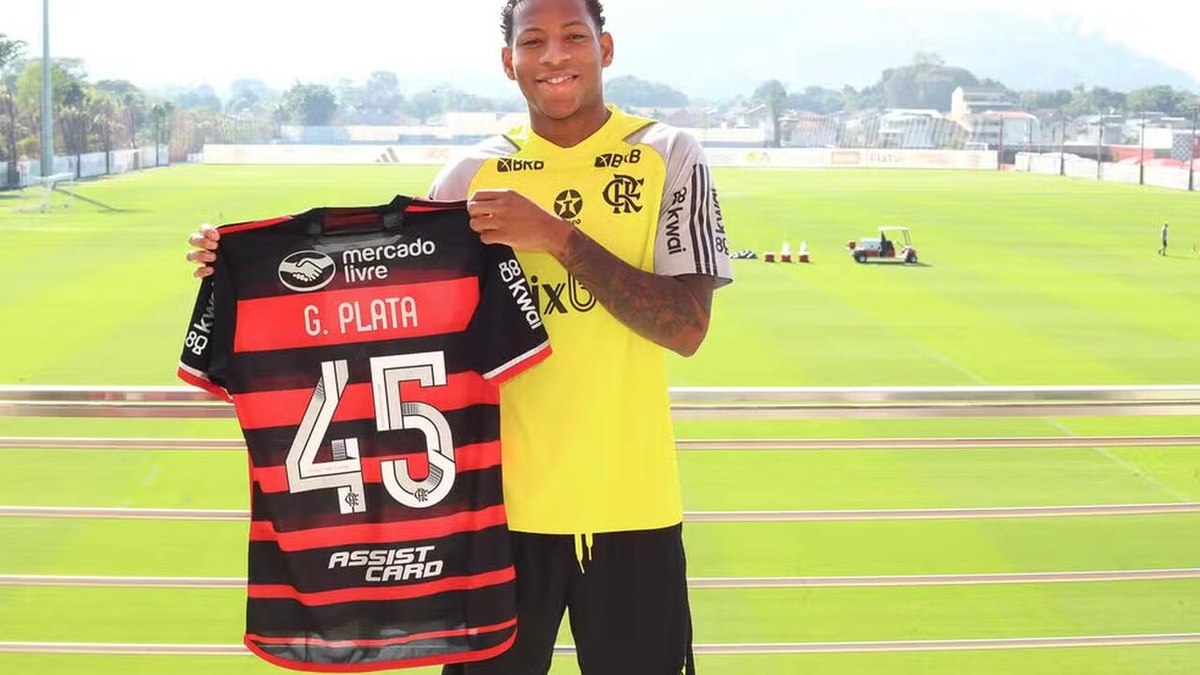 Plata e Alex Sandro vivem primeiro dia no Flamengo Plata e Alex Sandro vivem primeiro dia no Flamengo