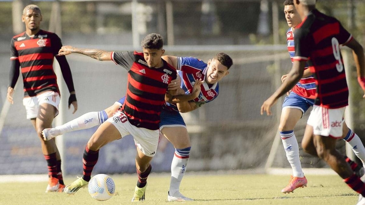 Flamengo perde para o Fortaleza e está eliminado do Brasileirão Sub-20 Flamengo perde para o Fortaleza e está eliminado do Brasileirão Sub-20
