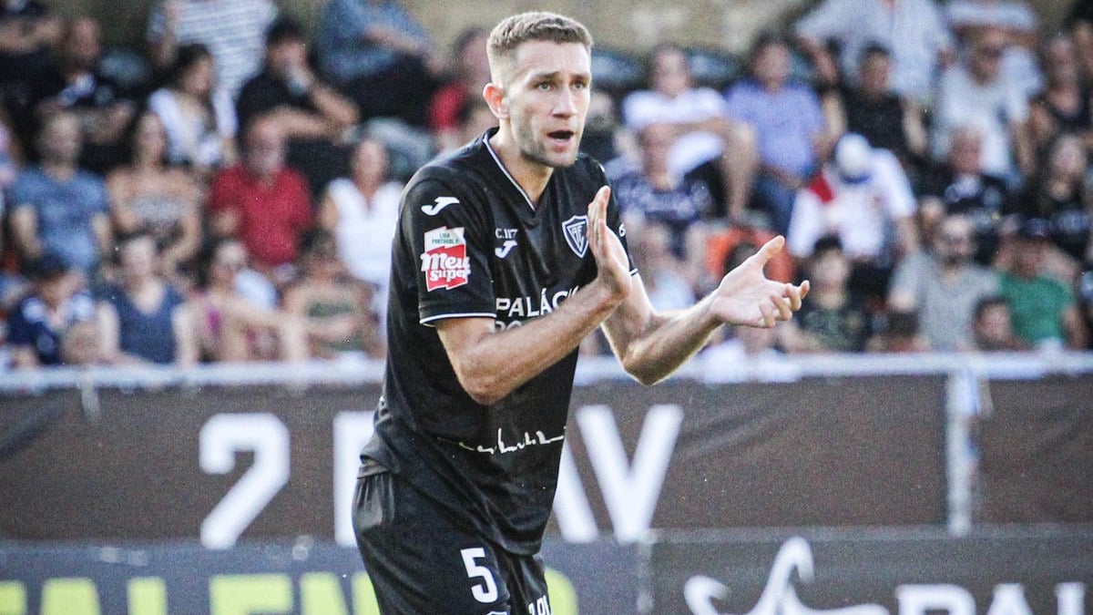 Arthur Chaves inicia 3ª temporada pelo Acadêmico de Viseu com vitória na Segunda Liga Arthur Chaves inicia 3ª temporada pelo Acadêmico de Viseu com vitória na Segunda Liga