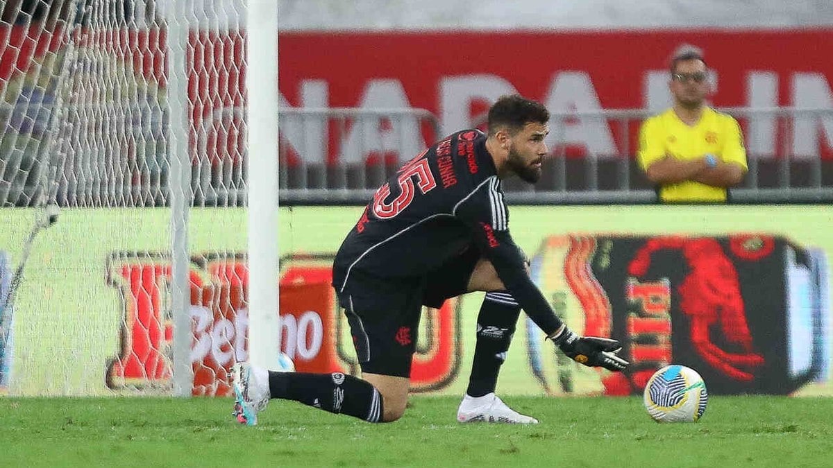 Matheus Cunha vê jogo ‘épico’ do Flamengo e se declara à torcida: ‘Combo perfeito’