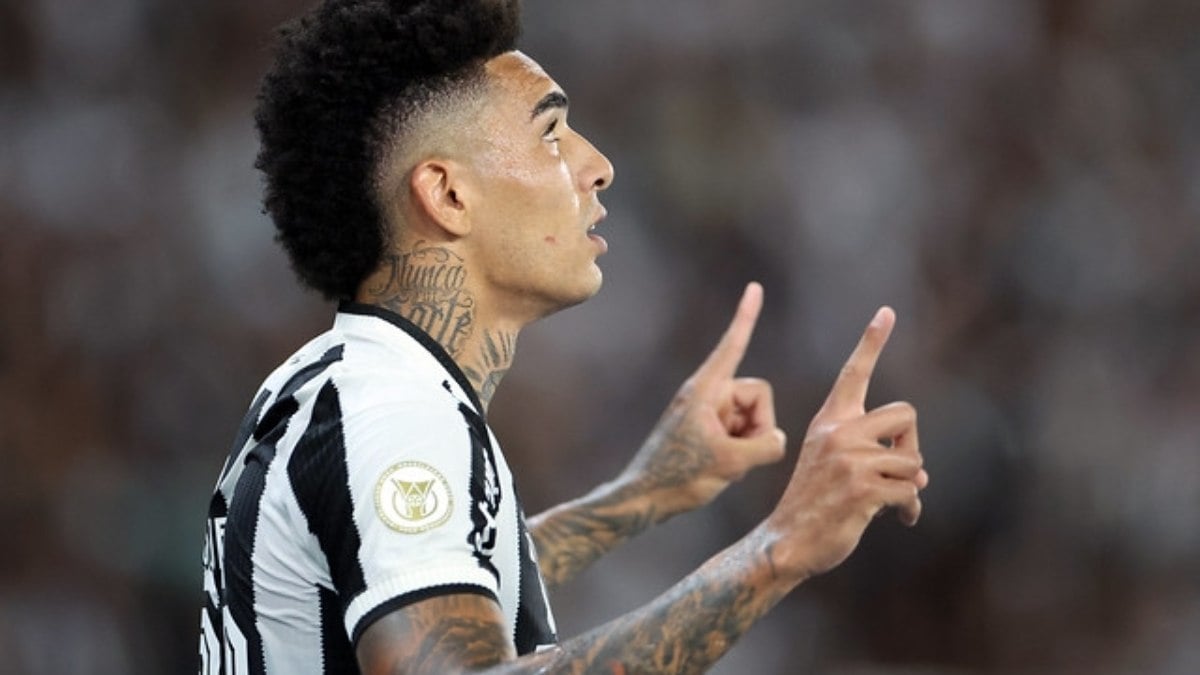 Igor Jesus decide, Botafogo derrota o Fortaleza e reassume a liderança Igor Jesus decide, Botafogo derrota o Fortaleza e reassume a liderança