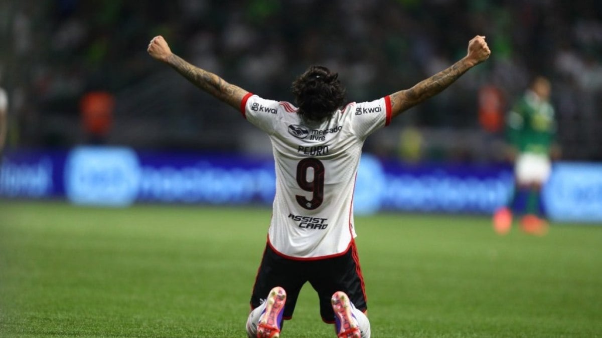 Flamengo joga mal mas avança às quartas de final Flamengo joga mal mas avança às quartas de final