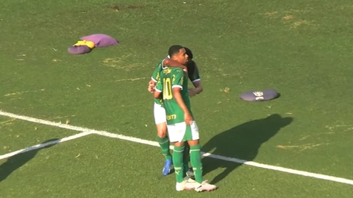 No duelo de líderes, Palmeiras goleia o Grêmio no Brasileirão Sub-20 No duelo de líderes, Palmeiras goleia o Grêmio no Brasileirão Sub-20