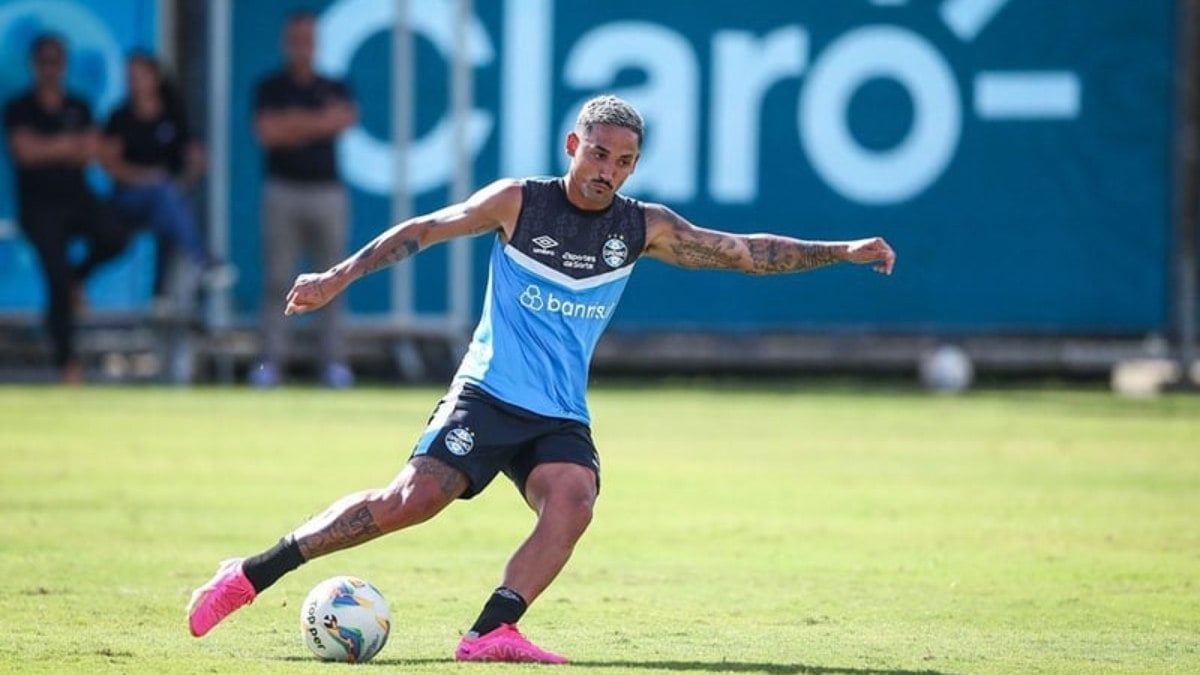 Grêmio negocia saída de Jhonata Robert para clube da Série A Grêmio negocia saída de Jhonata Robert para clube da Série A