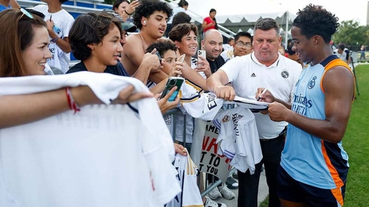 Com ausência de Mbappé, Vini Jr e Endrick chamam atenção em Chicago Com ausência de Mbappé, Vini Jr e Endrick chamam atenção em Chicago