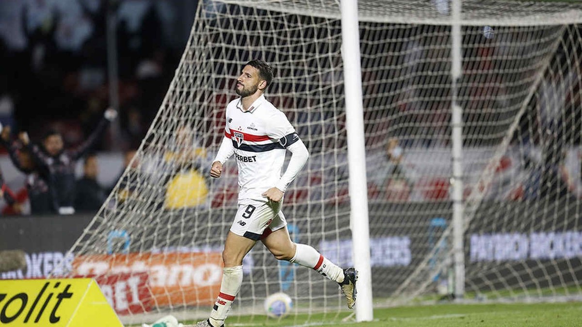 Toca nele! São Paulo não sabe o que é perder quando Calleri vai às redes Toca nele! São Paulo não sabe o que é perder quando Calleri vai às redes