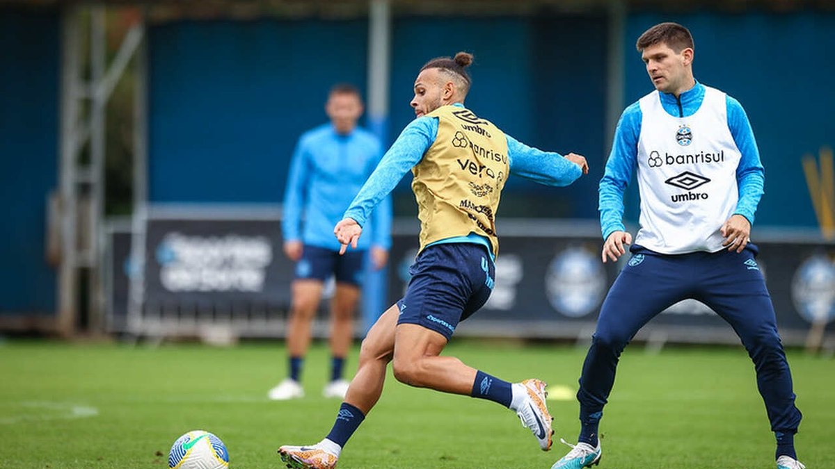 Kannemann volta a treinar no Grêmio e pode ser opção contra o Atlético-MG Kannemann volta a treinar no Grêmio e pode ser opção contra o Atlético-MG