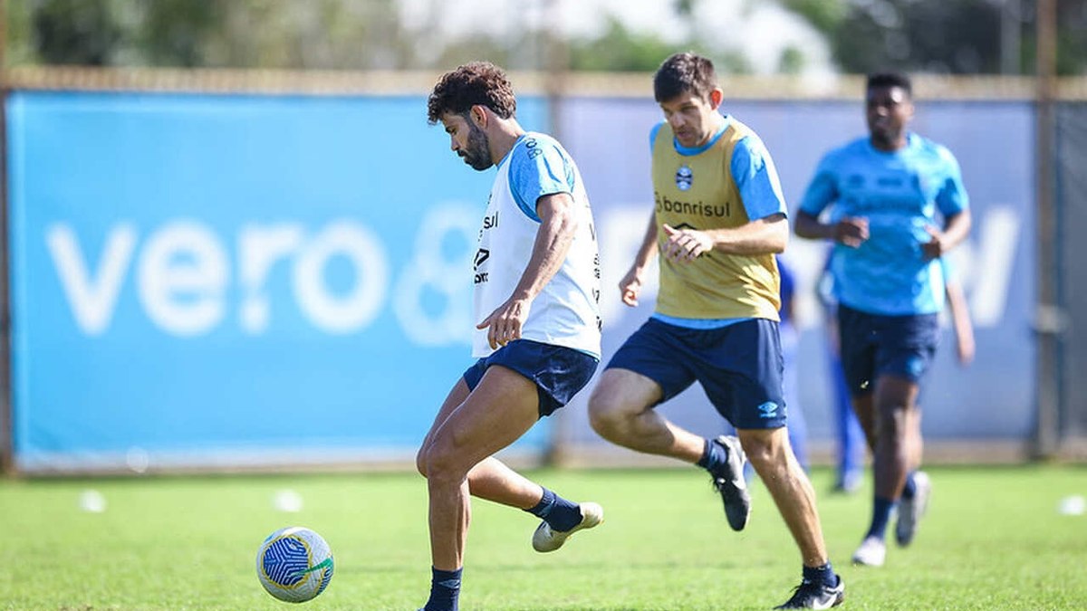 Grêmio pode ter três zagueiros para jogo pela Copa do Brasil Grêmio pode ter três zagueiros para jogo pela Copa do Brasil