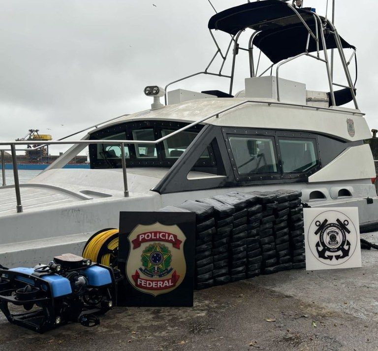 Cocaína é encontrada em casco de navio no Porto de Santos; embarcação tinha como destino a Espanha Cocaína é encontrada em casco de navio no Porto de Santos; embarcação tinha como destino a Espanha